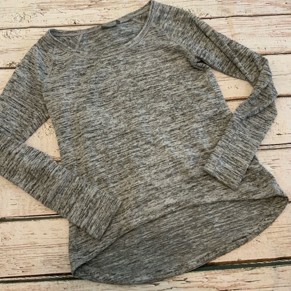Athleta No Sweatin’ It Sharkbite Grey Athletic Top - Small‎